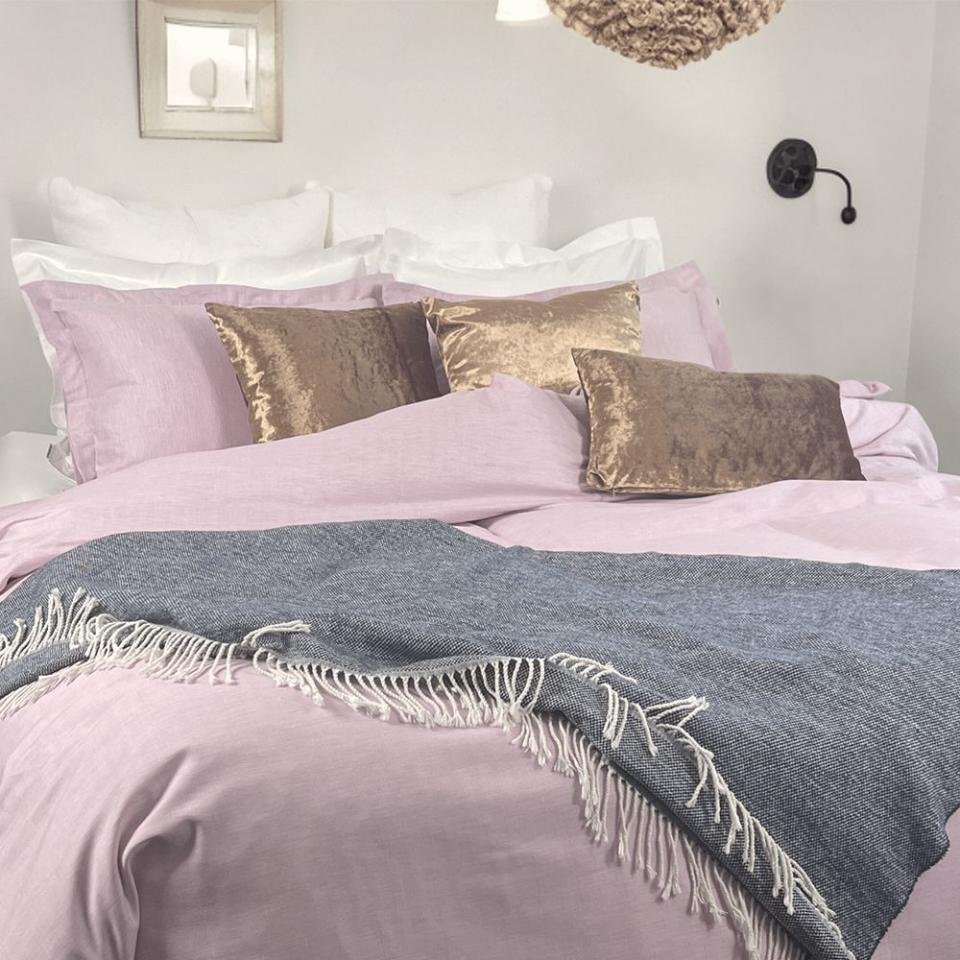 <p><a href="https://go.redirectingat.com?id=74968X1596630&url=https%3A%2F%2Fbeddley.com%2Fproducts%2Fherringbone-easy-change-duvet-cover&sref=https%3A%2F%2Fwww.elle.com%2Ffashion%2Fshopping%2Fg46676320%2Fbest-luxury-duvet-covers%2F" rel="nofollow noopener" target="_blank" data-ylk="slk:Shop Now;elm:context_link;itc:0;sec:content-canvas" class="link ">Shop Now</a></p><p>Herringbone Easy-Change™ Duvet Cover</p><p>beddley.com</p><p>$189.00</p>