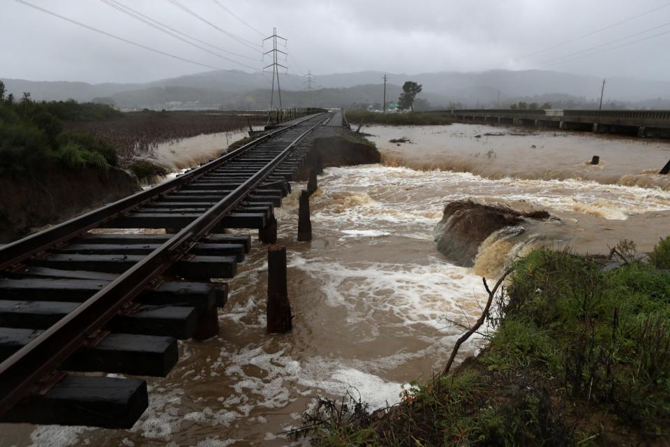Water flows under railroad tracks after a levee breach during a rain storm on February 14, 2019 in Novato, California (Getty Images)