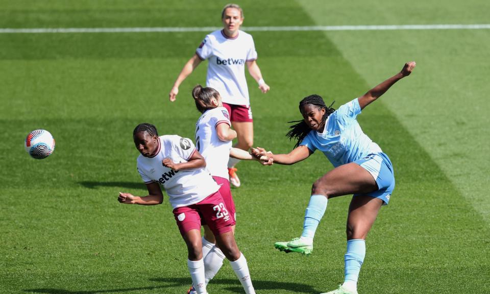 <span>Khadija Shaw scores one of her two goals during <a class="link " href="https://sports.yahoo.com/soccer/teams/man-city/" data-i13n="sec:content-canvas;subsec:anchor_text;elm:context_link" data-ylk="slk:Manchester City;sec:content-canvas;subsec:anchor_text;elm:context_link;itc:0">Manchester City</a>’s dominant victory.</span><span>Photograph: Matt McNulty/Getty Images</span>
