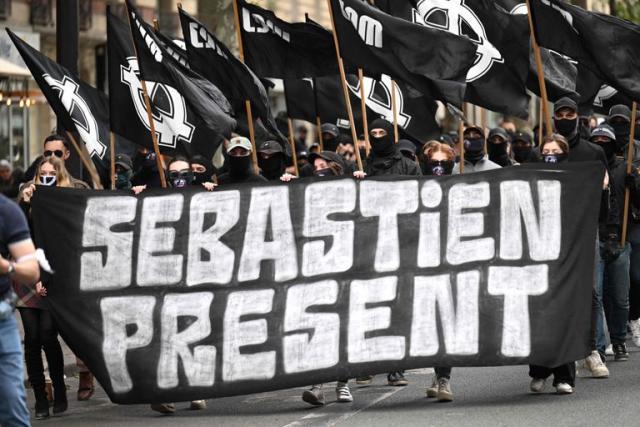 El cartel de &quot;Sebastien present&quot; presidi&#xf3; la marcha del s&#xe1;bado