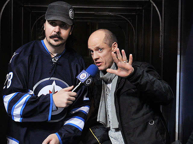 Winnipeg Jets Game Night Host Dave Wheeler interviews Kurt Browning. (Getty Images)