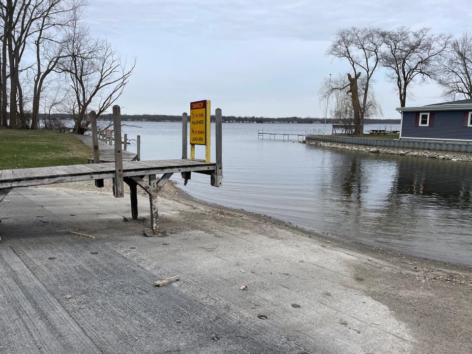 There's a public boat launch where Portage Lake meets the Huron River.
