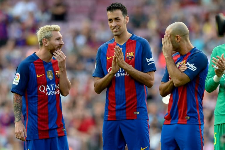 Barcelona's Lionel Messi (L), Sergio Busquets and Javier Mascherano (R)chat before the annual 51st Joan Gamper Trophy friendly match against Sampdoria