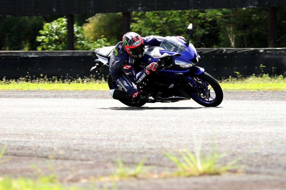 輕跑激鬥！ YAMAHA YZF-R15 vs SUZUKI GSX-R150