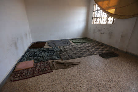 A general view shows mats on the floor instead of desks inside a classroom at the 'Aisha Mother of the BelieversÕ school which was recently reopened after rebels took control of al-Rai town from Islamic State militants, Syria January 16, 2017. Picture taken January 16, 2017. To match story REUTERS/Khalil Ashawi