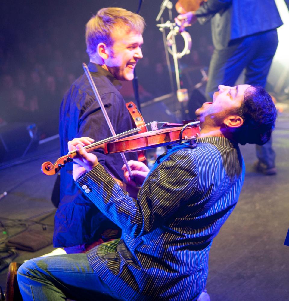 Sartin and Sam Sweeney on stage with Bellowhead in 2013 - Mark Holloway/Redferns via Getty Images