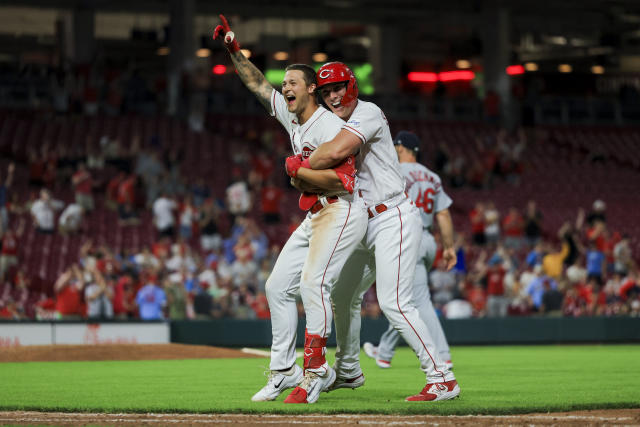 Reds snap 4-game skid with 7-6 win over Cardinals