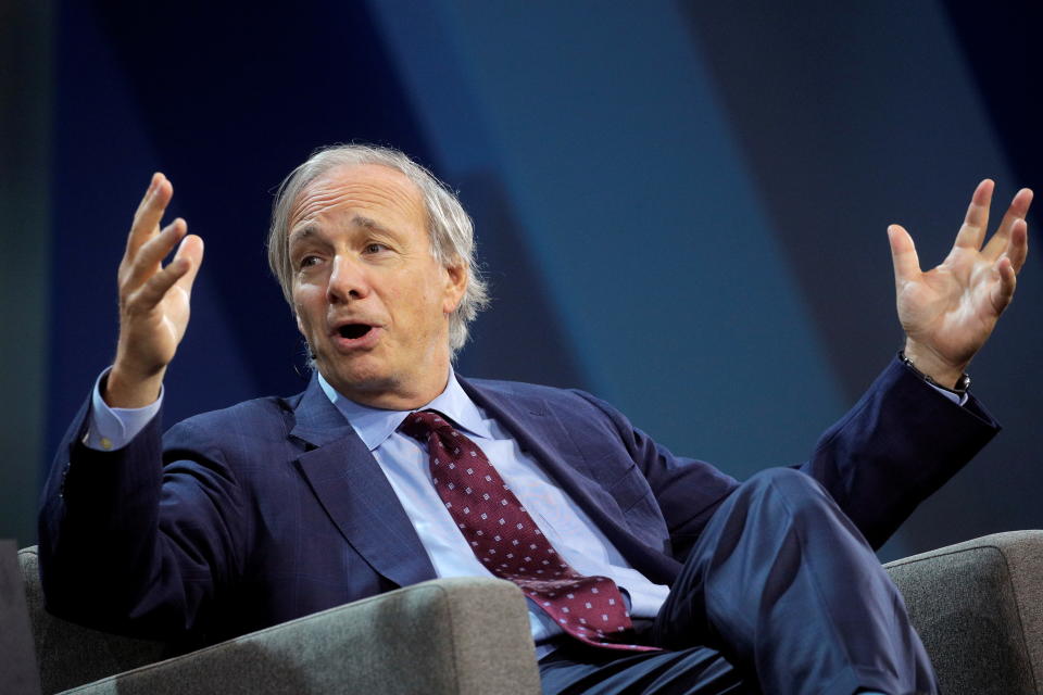 Ray Dalio, co-président et co-directeur des investissements de Bridgewater, prend la parole lors de la conférence Skybridge Capital SALT New York 2021 à New York, États-Unis, le 15 septembre 2021. REUTERS/Brendan McDermid