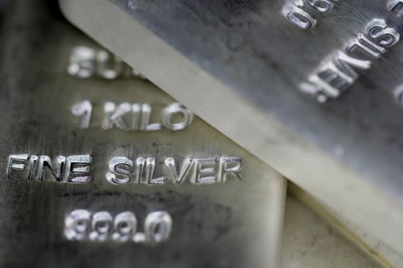 Silver bars lie on top of each other.