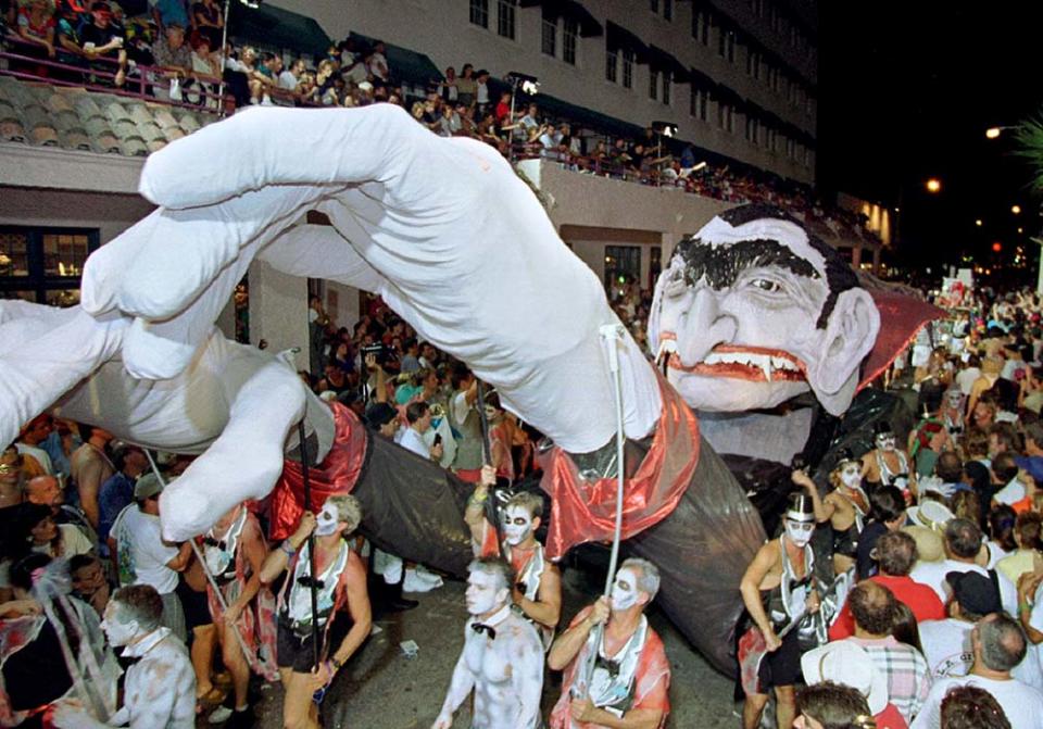 基韋斯特幻想節遊行（Image Source : REUTERS）