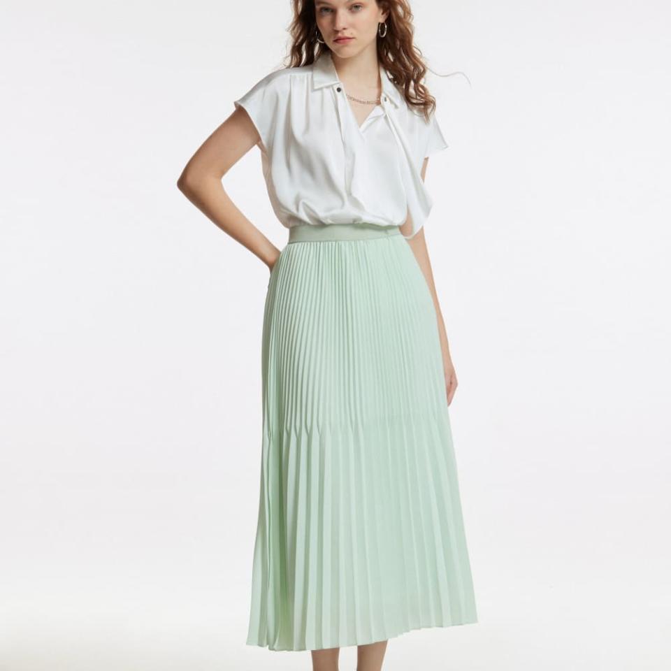 G2000 Florence Gradient Pleated Skirt With Elastic Waistband. (Photo: Lazada SG)