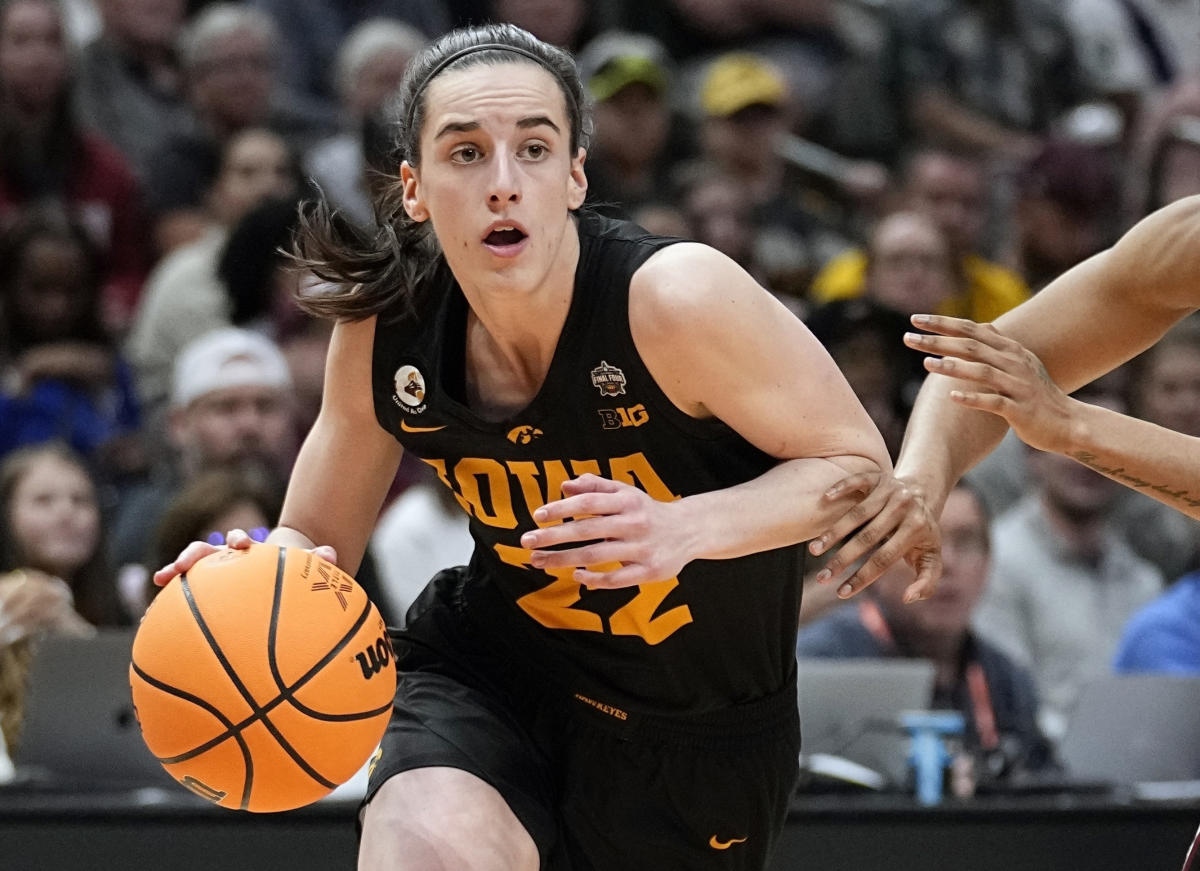 Kaitlyn Clark prepares to celebrate senior day at Iowa State by breaking Pete Maravich's NCAA record