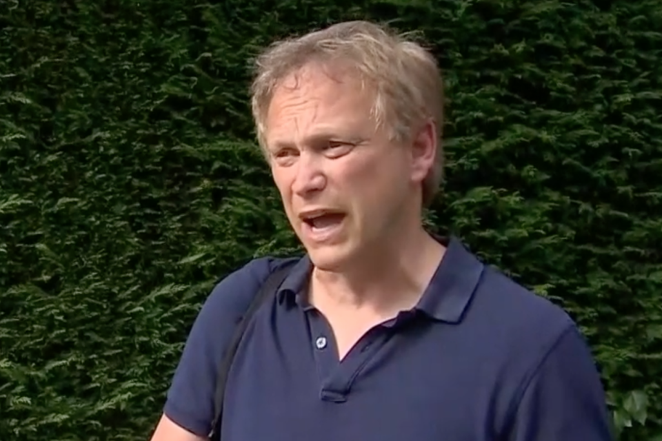 Grant Shapps returning home from Spain (BBC News)