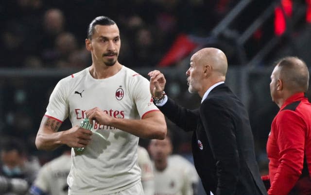 AC Milan’s Stefano Pioli gives instructions to Zlatan Ibrahimovic