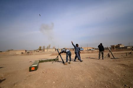 Federal police forces fire mortar toward Islamic State militants south of Mosul, Iraq, November 9, 2016. Picture taken November 9, 2016. REUTERS/Stringer