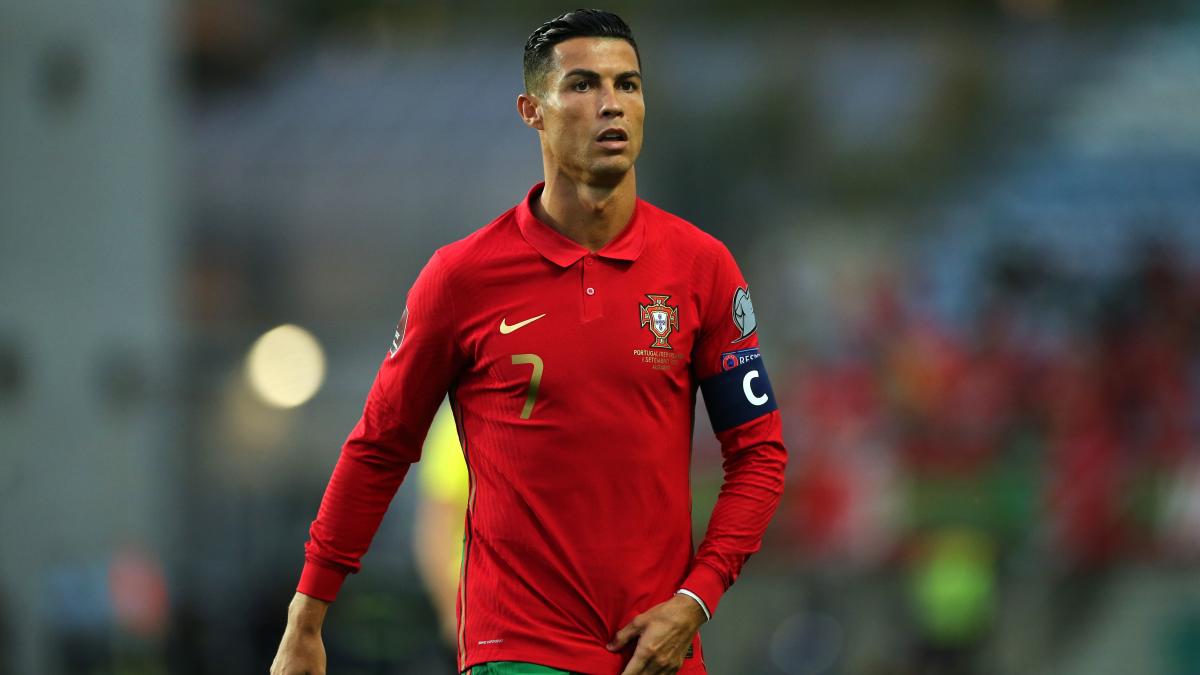 Cristiano Ronaldo shirt number: New Manchester United forward takes No7  from Edinson Cavani