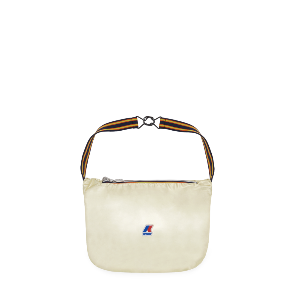 FENDI x K-Way_FF Logo金色尼龍手袋 NT$60,900。（FENDI提供）