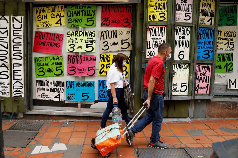 FOTO DE ARCHIVO: El alza del dólar puede obstaculizar los esfuerzos de Venezuela para combatir la inflación