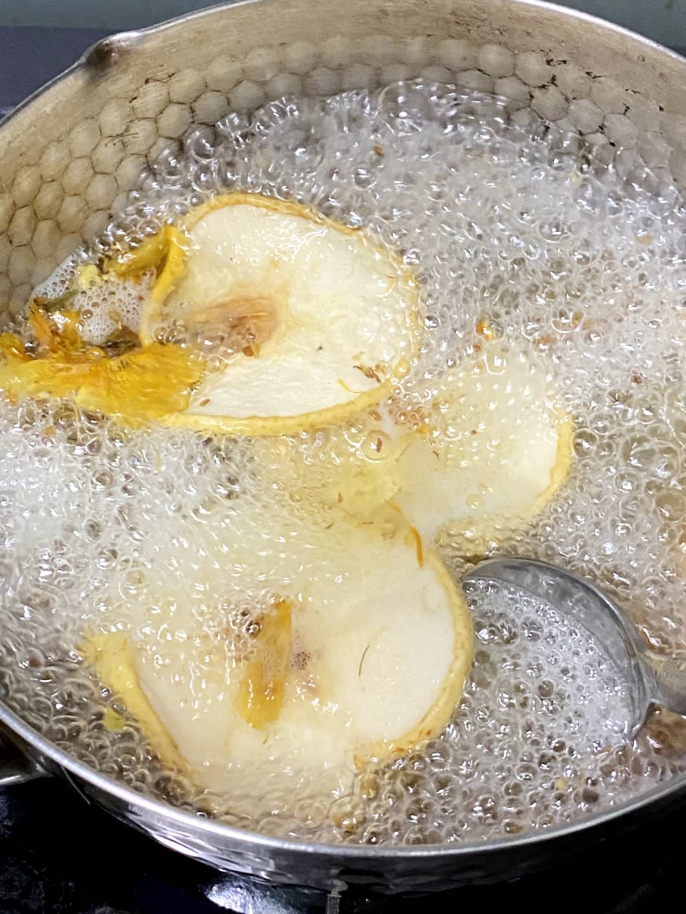 三餸一湯食譜│家常晚餐！櫻花蝦菜脯煎蛋餅/南乳排骨/粟米魚肚羮/杞子桂花糕
