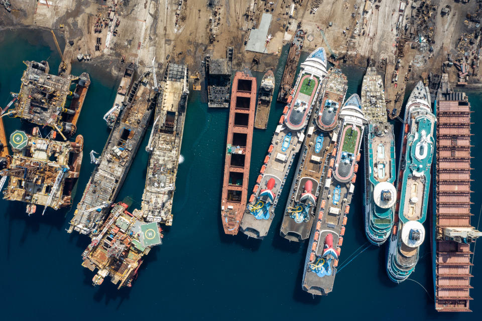 Wenn ein Schiff ausgemustert und auf den Schrottplatz gebracht wird, kann es in einer Abwrackanlage landen (Bild: Getty Images)