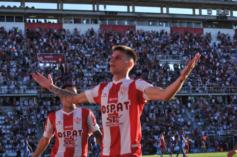 Kevin Zenón, de Unión a Boca; el volante es el segundo refuerzo en un mercado poco activo para el club xeneize.