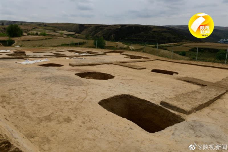 「寨山遺址」龍山時代的墓地，距今約4000年前。（圖／翻攝自陝視新聞微博）