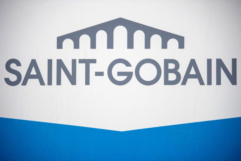 <p>Saint - Gobain<br>Nommée pour la sixième année consécutive, l'entreprise est spécialisée dans les matériaux de construction, qu'elle conçoit, produit, et distribue. (AFP)</p>