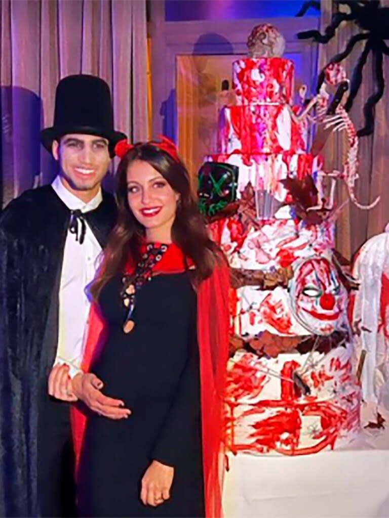 Achraf Hakimi posa junto a su esposa Hiba Abouk