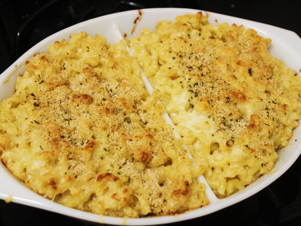 finished mac and cheese in a pyrex dish