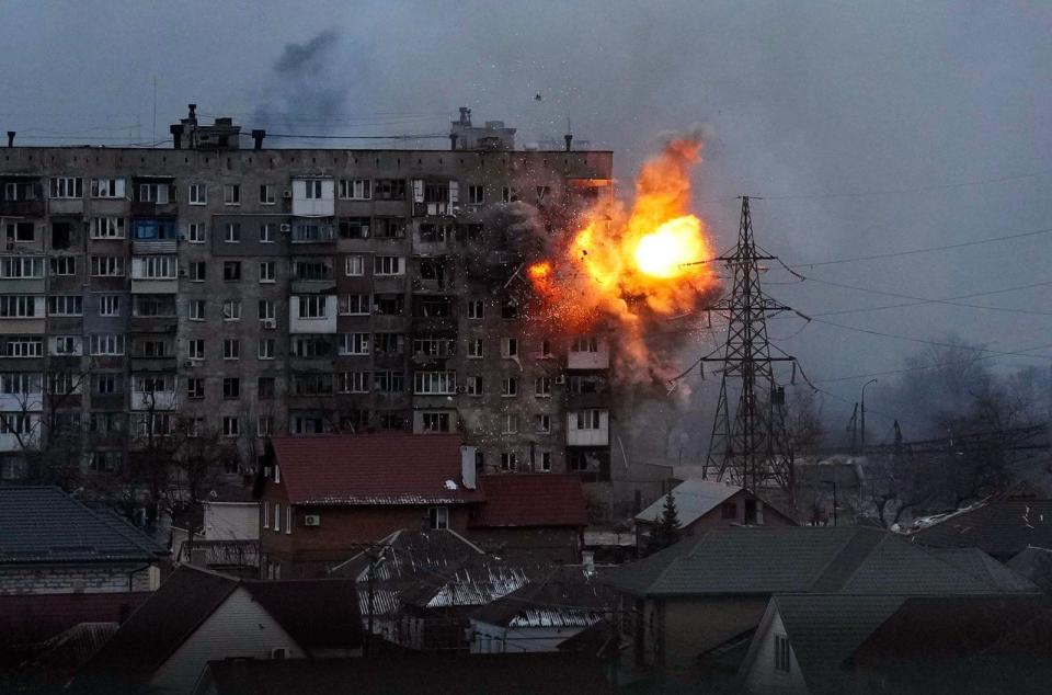 Aufnahme vom 11. März 2022: Die ukrainische Stadt Mariupol ist seit Beginn des russischen Angriffskrieges besonders heftig umkämpft. (Bild:  SWR / AP Photo / Evgeniy Maloletka )