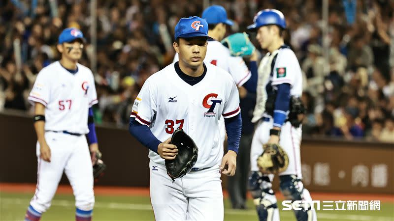 亞錦賽台、日戰，台灣隊先發投手曾仁和投4.2局退場，無失分無關勝敗。（圖／記者劉彥池攝影）