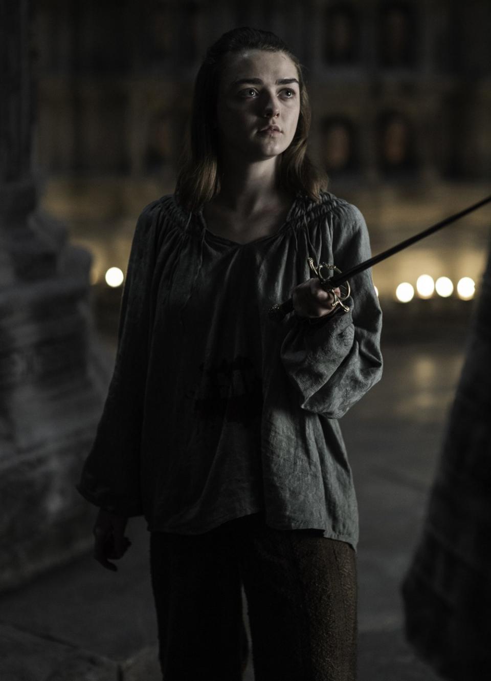 Arya with her sword, Needle, on season six.