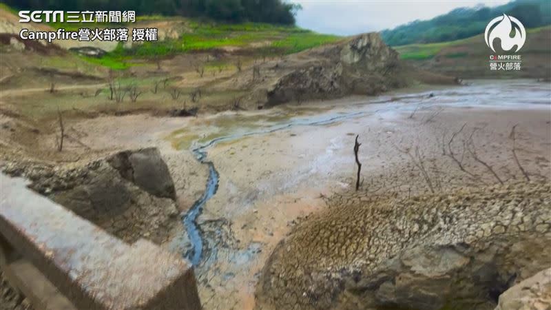 達哥和筱筱到水庫周圍野營。（圖／Campfire營火部落 授權）