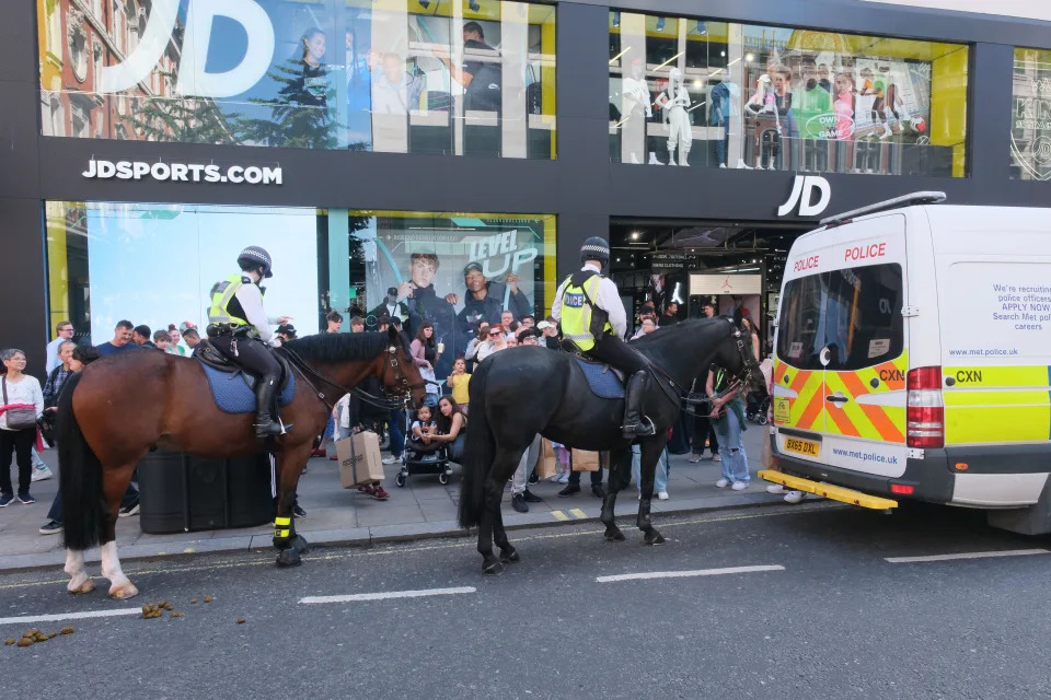Oxford Street, London, UK. 9th Aug 2023. Police outside an Oxford Street JD Sports where an alleged mass crime was due to take place. Credit: Matthew Chattle/Alamy Live News