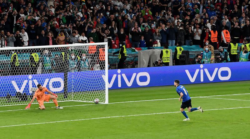 El italiano Jorginho marca un penal para ganar la tanda.