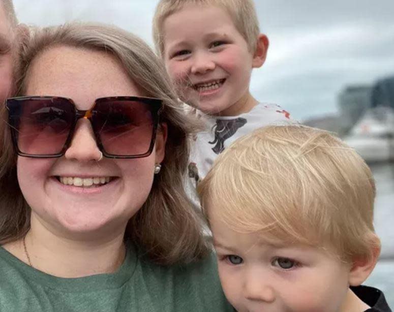   Kassandra Sweeney with her 4-year-old son Benjamin and 1-year-old son Mason. / Credit: GoFundMe