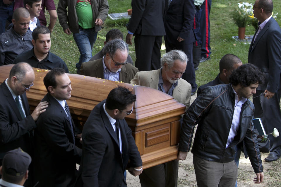 Ricardo Spear, right, helps carry the coffin of his sister Monica Spear during her funeral at the East Cemetery in Caracas, Venezuela, Friday, Jan. 10, 2014. Robbers killed Monica Spear, a former Miss Venezuela, and her former husband Thomas Henry Berry late Monday night on an isolated stretch of highway while the couple was returning to the capital by car with their 5-year-old daughter from a vacation. (AP Photo/Alejandro Cegarra)