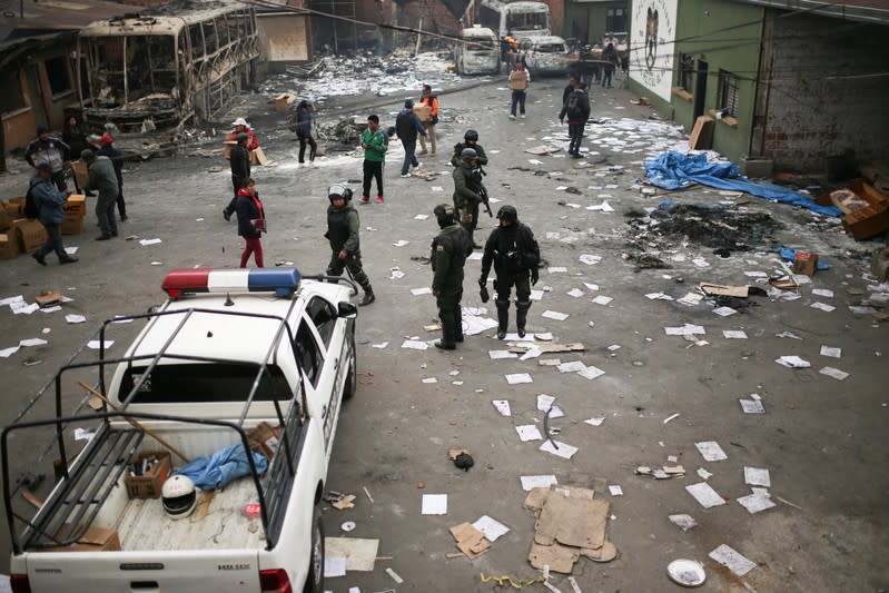 Vestiges of last night's protests in El Alto