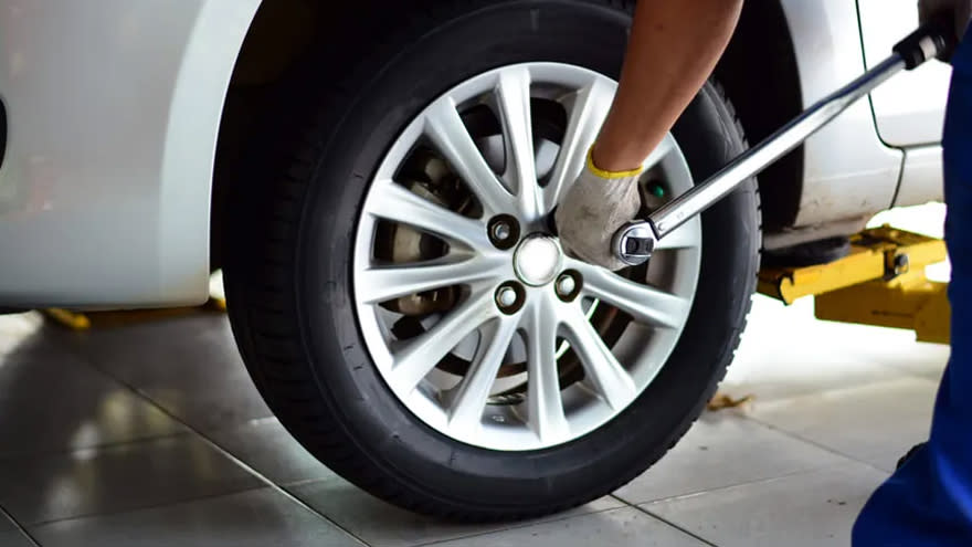 Al cambiar los neumáticos, es importante respetar las medidas.
