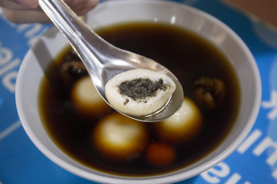 Yuhua Market & Hawker Centre - 01 176 Dessert Tang Yuan