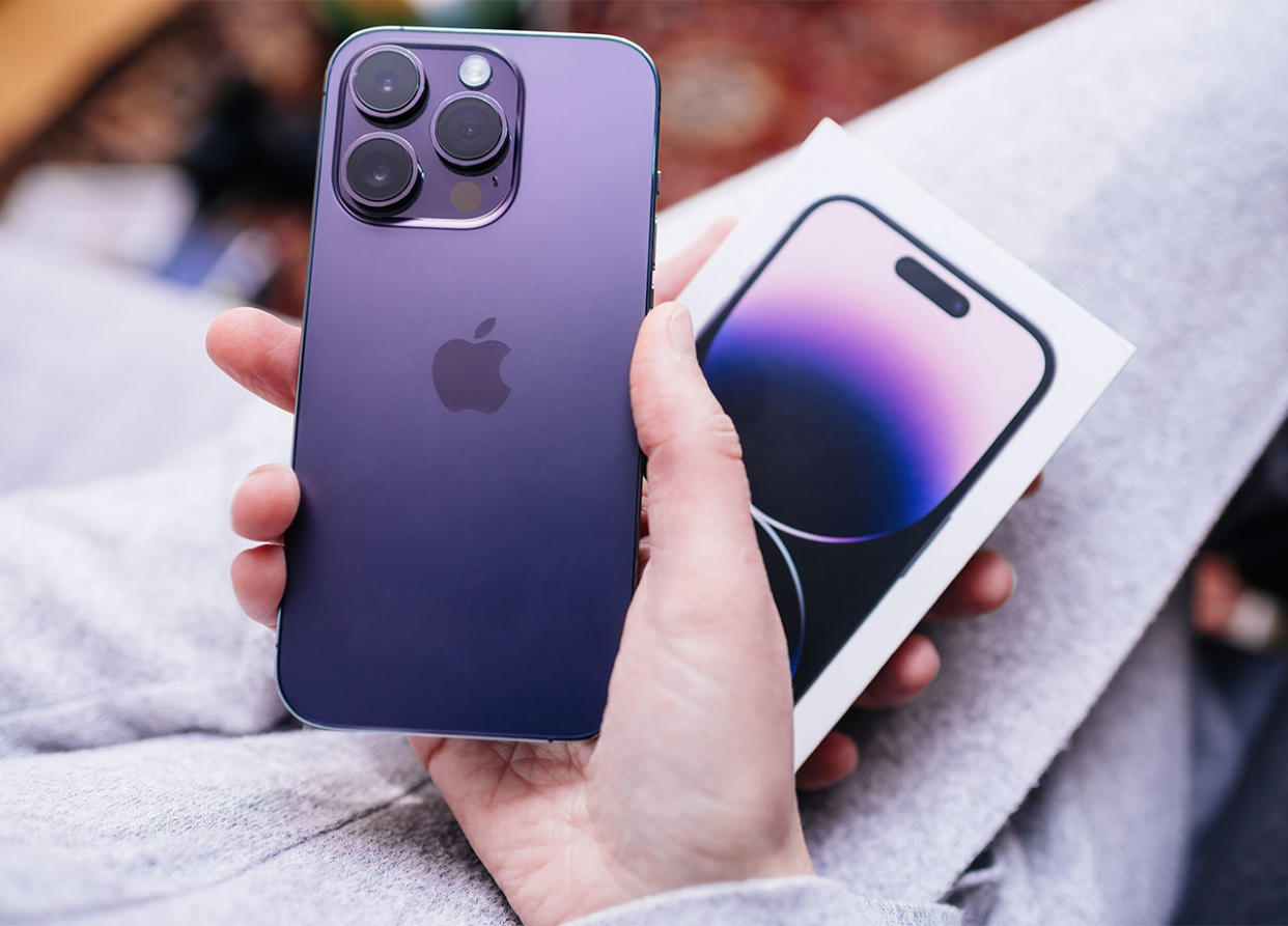 unboxing-purple-iphone