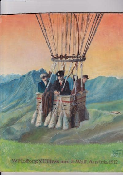 PIntura al oleo que recrea el momento en que Victor Hess y dos colegas realizaron un peligroso ascenso en globo desde Austria en agosto de 1912. Hicieron el notable descubrimiento de la radiación cósmica. <a href="https://upload.wikimedia.org/wikipedia/commons/thumb/c/c9/Hess_%26_co_1912.jpg/1024px-Hess_%26_co_1912.jpg" rel="nofollow noopener" target="_blank" data-ylk="slk:Wikimedia commos;elm:context_link;itc:0;sec:content-canvas" class="link ">Wikimedia commos</a>, <a href="http://creativecommons.org/licenses/by/4.0/" rel="nofollow noopener" target="_blank" data-ylk="slk:CC BY;elm:context_link;itc:0;sec:content-canvas" class="link ">CC BY</a>