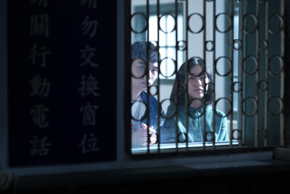 彤彤（右）和劉韋辰在監獄拍攝。（圖／采昌、馬棋朵提供）