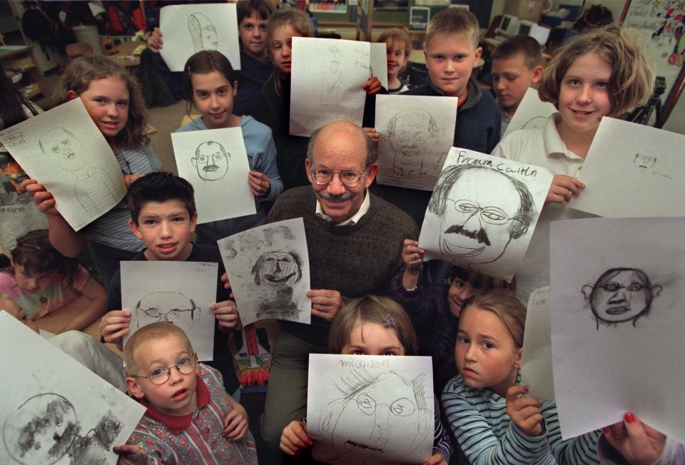 Rep. Peter DeFazio, center, poses in 2001 with students in Diane Gerot's Portrait and Drawing Class at Corridor Elementary School in Eugene as they show off the drawings of they made of the congressman.