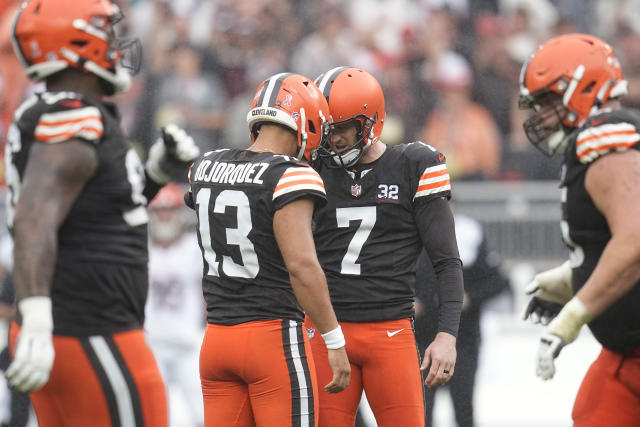 Deshaun Watson runs for TD, Browns bottle up Joe Burrow in 24-3 win over  Bengals in season opener