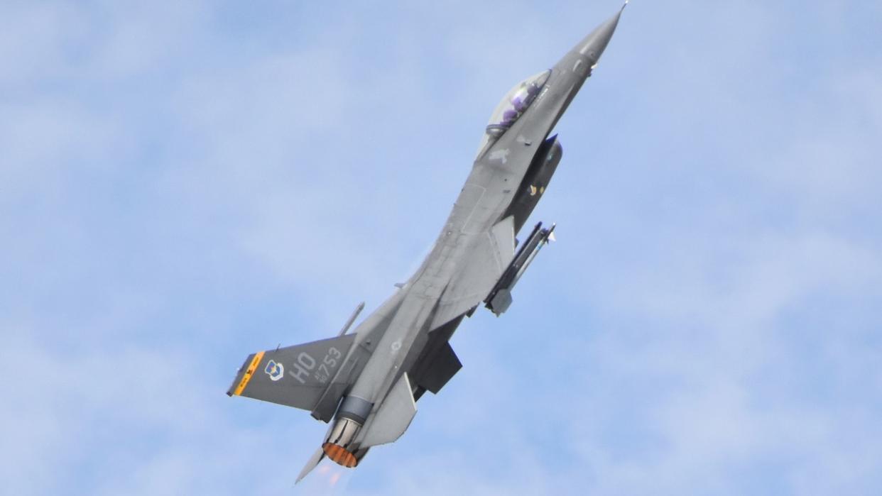 <div>Steve Dockstader captured an F-16 jet ascending during this years Luke Days Airshow!</div>