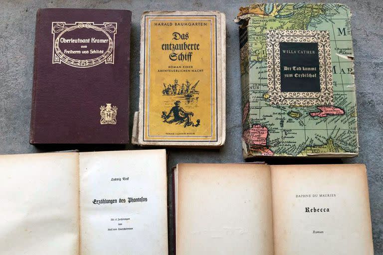 En la casa, que estuvo durante muchos años abandonada, se encontraron libros escritos en alemán publicados en Berlín en 1935, durante la consolidación de nazismo en Alemania