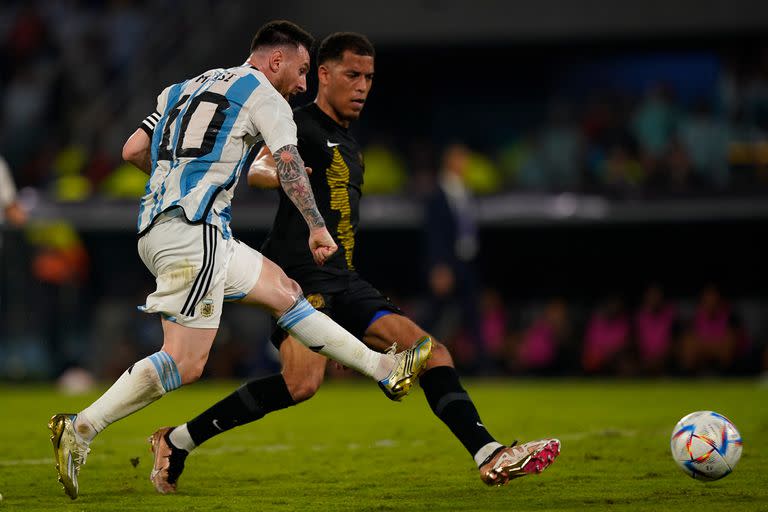 Lionel Messi superó el centenar de goles con la camiseta de la Argentina y llegó a 102; se va colmado de premios