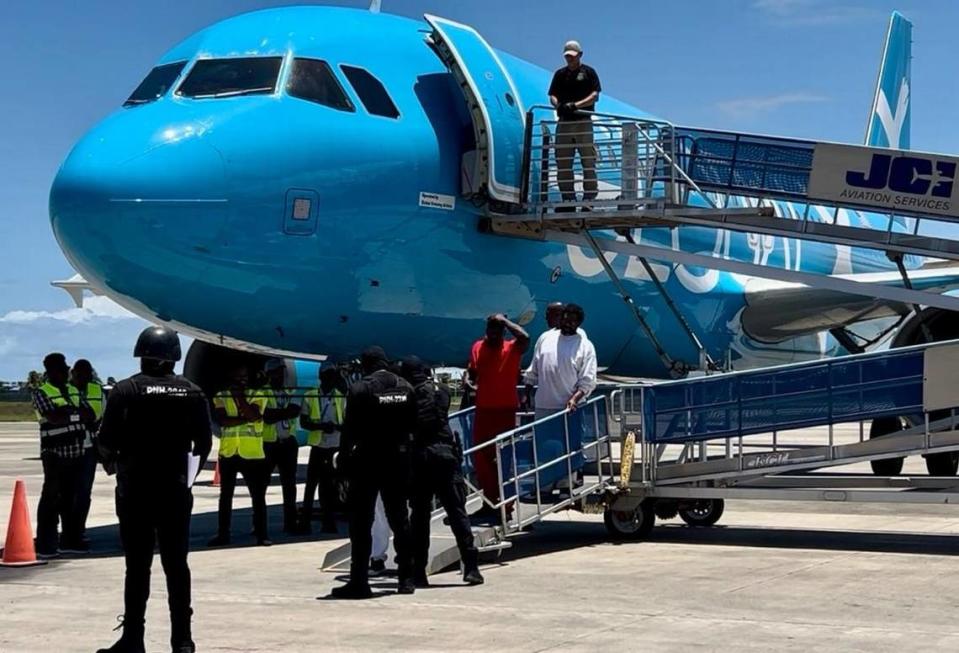 An Immigration and Customs Enforcement flight from the United States with 40 men and 12 women arrived on Thursday, April 18, 2024 in the northern city of Cap-Haïtien, Haiti amid ongoing violence in Port-au-Prince by armed groups.