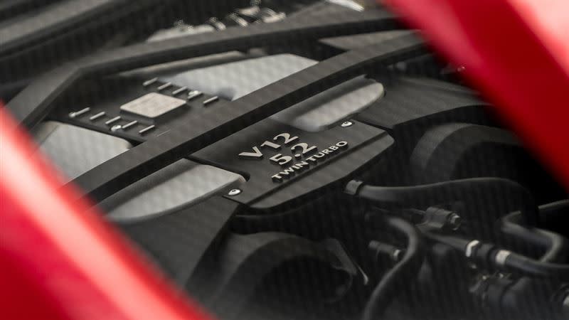 奧斯頓馬丁DBX S傳將使用自家開發的5.2升V12雙渦輪引擎。（圖／翻攝自Aston Martin官網）